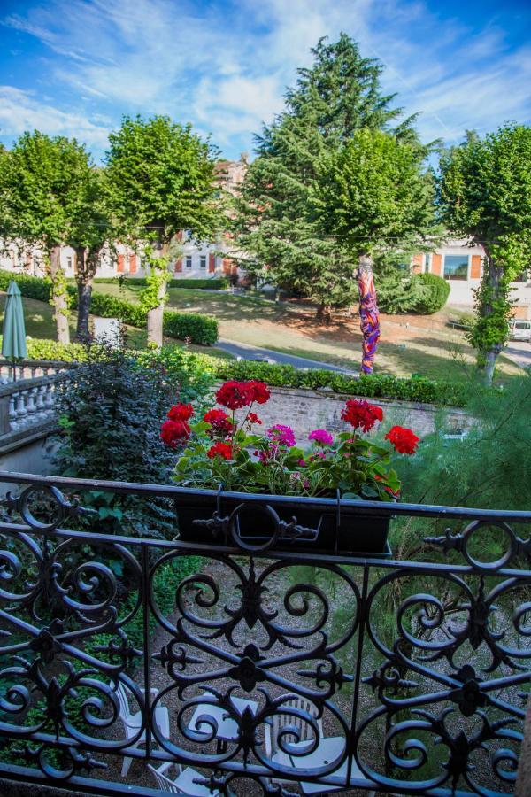 Hotel Des Thermes บูร์บง-ลาร์ชองโบลต์ ภายนอก รูปภาพ