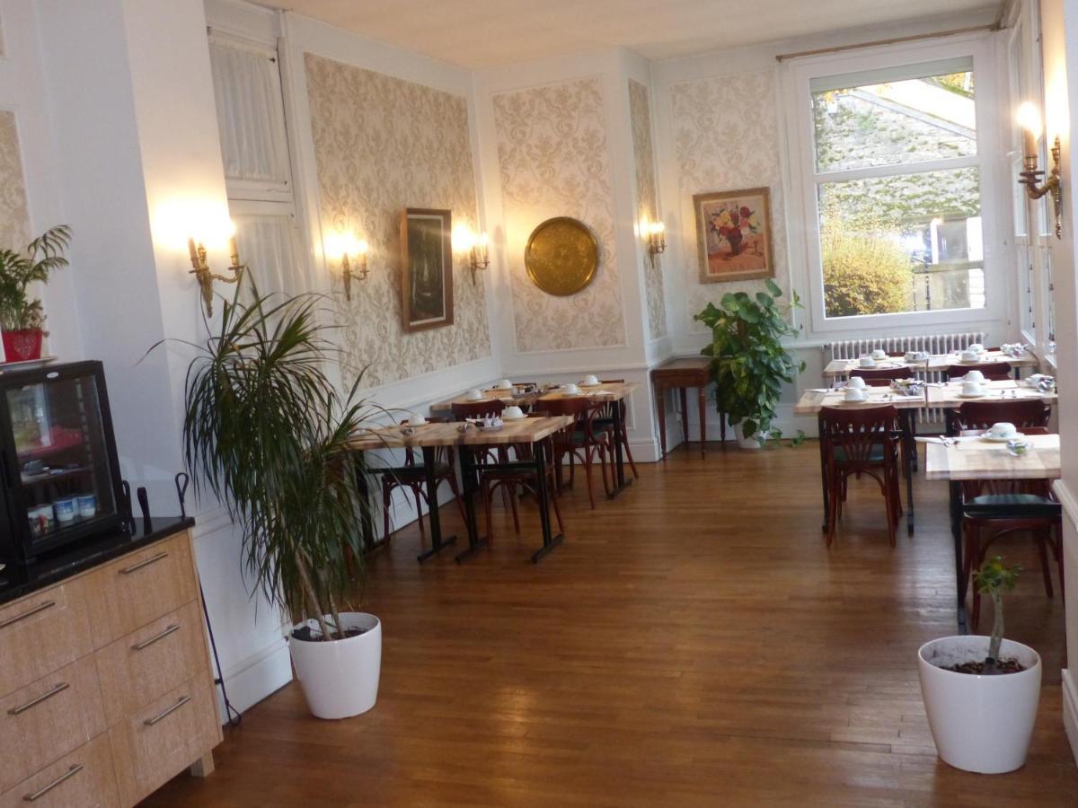 Hotel Des Thermes บูร์บง-ลาร์ชองโบลต์ ภายนอก รูปภาพ
