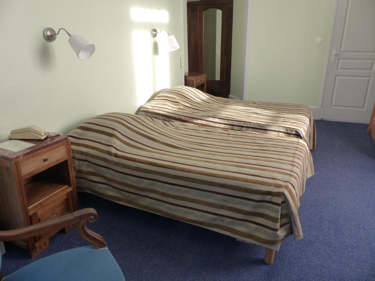 Hotel Des Thermes บูร์บง-ลาร์ชองโบลต์ ภายนอก รูปภาพ
