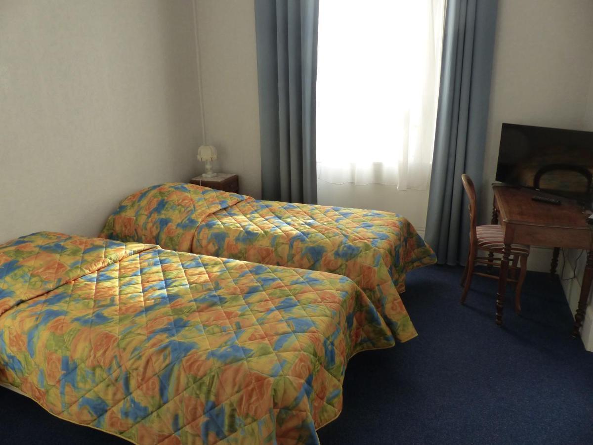 Hotel Des Thermes บูร์บง-ลาร์ชองโบลต์ ภายนอก รูปภาพ