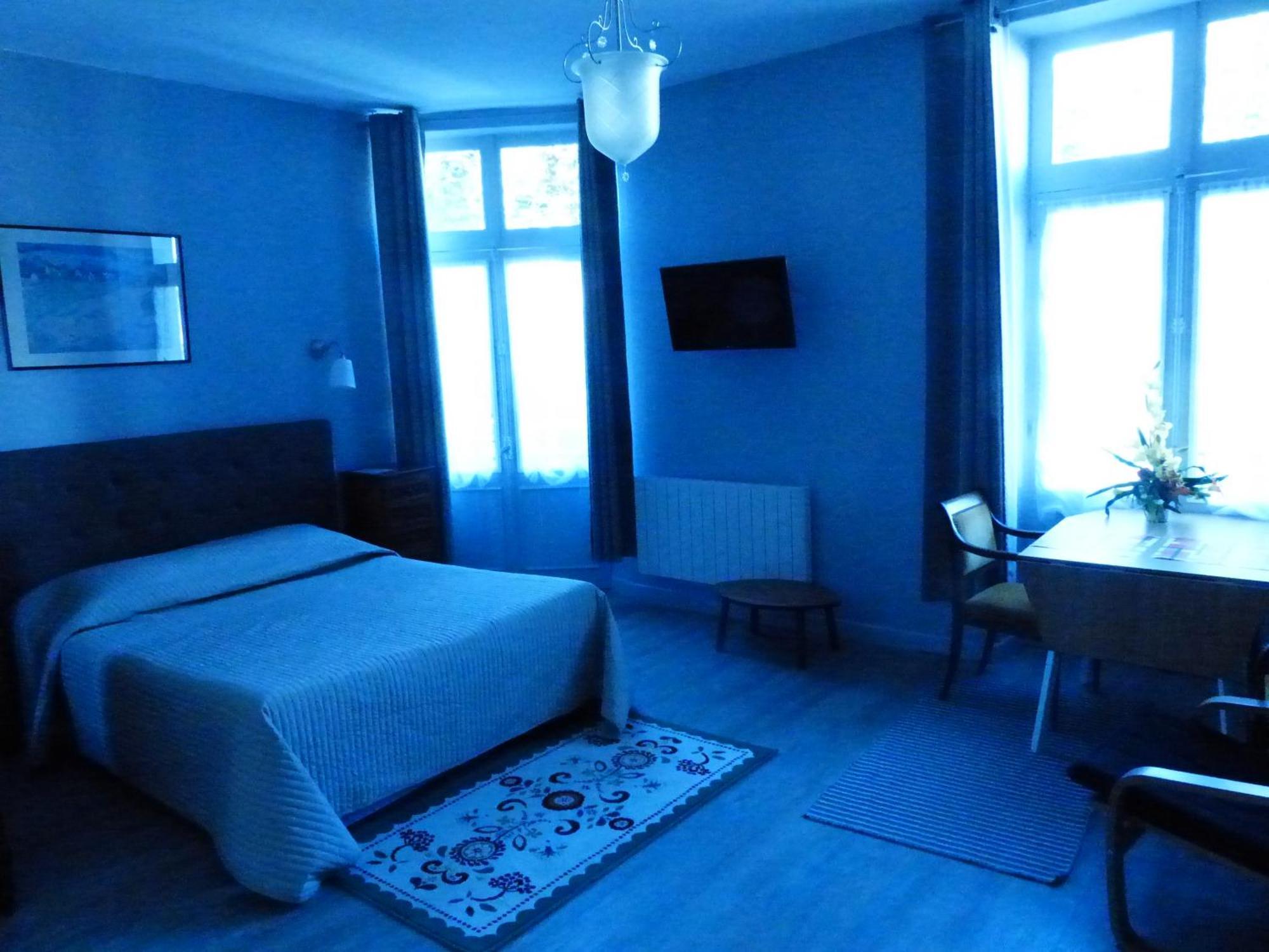 Hotel Des Thermes บูร์บง-ลาร์ชองโบลต์ ภายนอก รูปภาพ